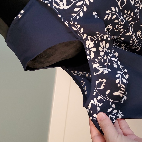 Maison Jules Cold Shoulder Dress 8 Navy White Floral - Picture 4 of 13